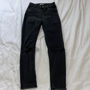 SUPER COMFY, black ripped H&M jeans, high rise, well fitting, great condition